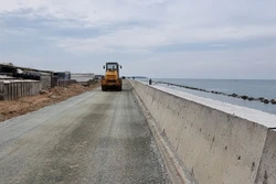 Ninh Thuận đầu tư công trình đê biển chống sạt lở, xâm thực