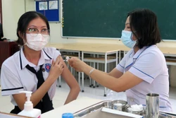 Cả nước ghi nhận 75 ca mắc COVID-19; tiêm vaccine vẫn là biện pháp quan trọng