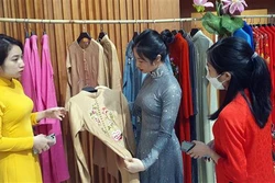 Triển lãm không gian áo dài lụa và gai tại Quảng Ninh 