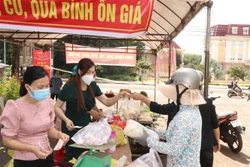 Gian hàng 0 đồng ấm lòng người nghèo vùng biên giữa mùa dịch COVID-19