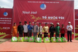 Hành trình "Tôi yêu Tổ quốc tôi" hướng về đồng bào vùng biên giới tỉnh Kon Tum
