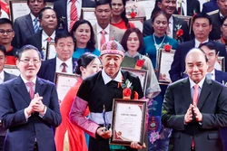 Chủ tịch nước dự lễ tôn vinh 100 Nông dân Việt Nam xuất sắc năm 2022