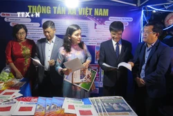 Mang báo Xuân đến với nhân dân các dân tộc tỉnh Kon Tum