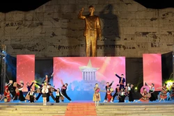 Liên hoan nghệ thuật “Thiếu nhi Sơn La - Làm theo 5 điều Bác Hồ dạy”