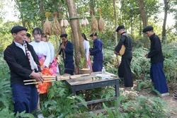 Tái hiện Lễ cúng thần rừng đầu nguồn của đồng bào dân tộc Mông