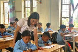 Cô giáo Hoàng Thị Thưu, người mẹ thứ hai của học sinh dân tộc Chứt
