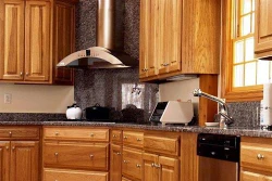 Tủ bếp gỗ sạch bong như mới chỉ với vài mẹo đơn giản đến bất ngờ