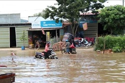 Đường Hồ Chí Minh đoạn qua huyện Ngọc Hồi, Kon Tum tiếp tục bị ngập sau mưa lớn kéo dài