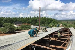 Mưa lớn kèm theo lốc xoáy gây nhiều thiệt hại tại huyện biên giới Bù Đốp