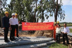 Trà Vinh đầu tư hơn 14,6 tỷ đồng đưa điện về xã đảo Long Hòa