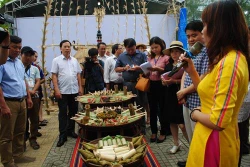Thưởng thức cơm lam – thịt nướng theo cách của người Cơ Tu