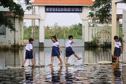 Gian nan đến trường mùa nước lũ