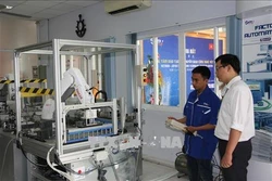 Lần đầu tiên ra mắt sân chơi Robot kết nối doanh nghiệp với sinh viên