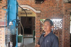 Lão nông Lưu Quang Trương sáng chế máy dầu phộng từ vật liệu cũ