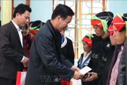 Trưởng ban Tuyên giáo Trung ương Võ Văn Thưởng thăm, tặng quà Tết hộ nghèo, gia đình chính sách tại Hà Giang