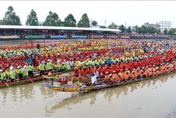 Tưng bừng Khai mạc Giải đua ghe Ngo Sóc Trăng lần thứ IV khu vực đồng bằng sông Cửu Long 2019