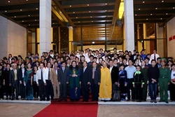 Phó Chủ tịch Quốc hội Tòng Thị Phóng gặp mặt học sinh, sinh viên dân tộc thiểu số đạt thành tích cao trong học tập