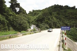 Kon Tum phát triển mạng lưới giao thông nông thôn vùng biên giới