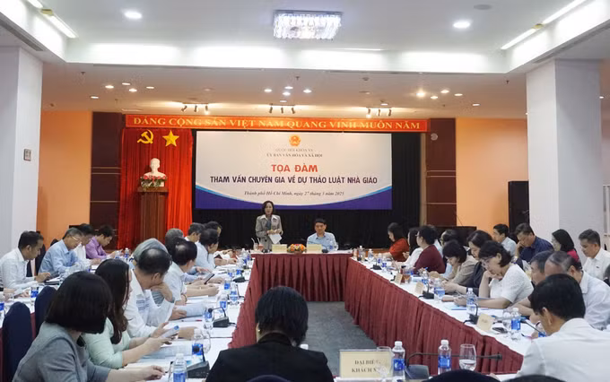 potal-tham-van-chuyen-gia-ve-du-thao-luat-nha-giao-7938279.jpg