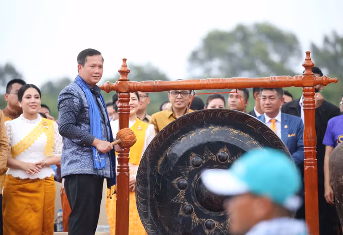 potal-sac-mau-angkor-sangkranta-2025-trong-dip-tet-co-truyen-o-campuchia-7976188.jpg