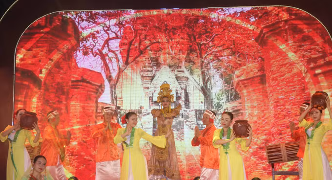 potal-khanh-hoa-khai-mac-le-hoi-thap-ba-ponagar-nam-2025-7979230.jpg