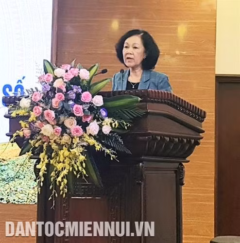 Đồng chí Trương Thị Mai, Ủy viên Bộ Chính trị, Bí thư Trung ương Đảng, Trưởng ban Dân vận Trung ương phát biểu tại Hội thảo. Ảnh: Hoàng Hải