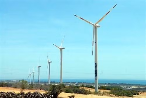 Hệ thống điện gió tại huyện Tuy Phong, Bình Thuận. Ảnh: Mạnh Linh - TTXVN