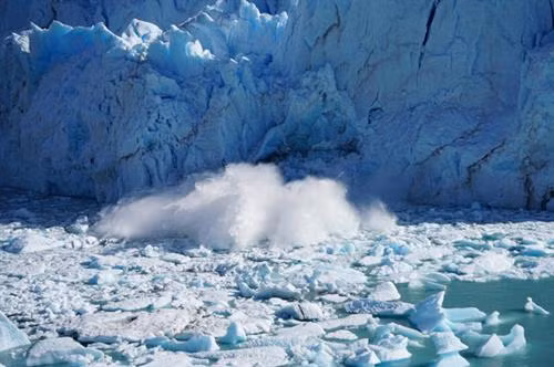Sông băng Elephant Foot (Chân voi) ở Greenland có chiều rộng hơn 4,5 km. Sông băng Perito Moreno trong vườn quốc gia Los Glaciares ở tỉnh Santa Cruz, Argentina. Đây là một trong những địa điểm du lịch hấp dẫn ở Argentina. Hình dạng độc đáo của sông băng Oraefajok ở Iceland. Băng xanh bao phủ dãy núi trước khi tan chảy thành thác nước. Nhiếp ảnh gia Simon Fitall chụp ảnh dòng sông băng quanh núi Blanc thuộc dãy núi Alps ở Pháp. Sông băng Fox tạo thành dòng chạy xuống thung lũng mù sương ở New Zealand. Nhiếp ảnh gia Simon Goetz chụp sông băng Boya khi đang di chuyển bằng ô tô trên đường ở Na Uy. Đây là sông băng Exit trong vườn quốc gia Kenai Fjords ở Alaska, Mỹ. Màu xanh huyền ảo của dòng sông băng Skaftafell trong vườn quốc gia Vatnajokull ở Iceland. Du khách đạp xe khám phá sông băng Knick ở Anchorage, bang Alaska, Mỹ. Sông băng Rob Roy nằm trên núi Aspiring ở New Zealand. Sông băng Herbert ở Alaska, Mỹ, trông giống bánh kem chanh. Cảnh tượng hùng vĩ trên sông băng khổng lồ trong vườn quốc gia Los Glaciares ở Argentina. Băng trắng xanh bao phủ những ngọn núi màu đen trong vườn quốc gia Kenai Fjords ở Alaska, Mỹ. Sông băng Svínafellsjökull ở Iceland trông như phong cảnh trên hành tinh khác. Cận cảnh sông băng Fox, dài 12km, ở New Zealand. Sông băng Perito Moreno ở Argentina, được ghi lại bởi nhiếp ảnh gia Matt Broch.