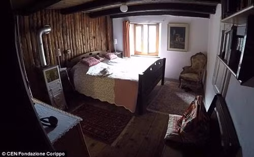 Bên trong một căn phòng ở làng Corippo. Bên trong một căn phòng ở làng Corippo.