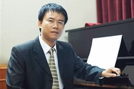 "Tôi có niềm đam mê nghiên cứu, sưu tầm âm nhạc bản địa của đồng bào dân tộc thiểu số trên dải đất hình chữ S. Vì vậy, tôi muốn có cơ hội được thử sức trong việc viết nhạc giao hưởng thính phòng cho dàn nhạc cổ truyền Việt Nam..." Ảnh: Internet