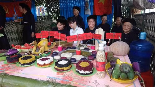 Các món ăn ẩm thực của đồng bào dân tộc Tày Cao Bằng được giới thiệu tại Lễ hội. Ảnh: Quốc Đạt - TTXVN
