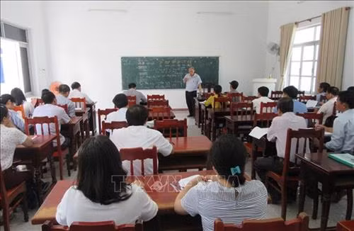 Lớp đào tạo tiếng dân tộc Chăm cho cán bộ, công chức, viên chức tỉnh Ninh Thuận. Ảnh: Nguyễn Thành – TTXVN
