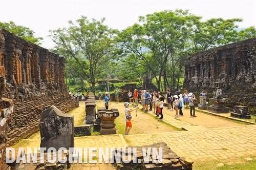 Khu đền tháp Mỹ Sơn từng là nơi tổ chức nghi lễ cúng tế, là lăng mộ của các vị vua và hoàng thân, quốc thích Vương triều Champa. Tháng 12/1999, Khu đền tháp Mỹ Sơn được UNESCO công nhận là Di sản văn hóa thế giới.