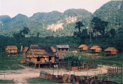 Một làng người Chứt ở Quảng Bình Một làng người Chứt ở Quảng Bình
