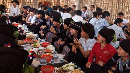 Nhà sàn đặc trưng của người Lự Qua suối Trong bản giờ chỉ những người trên 35 tuổi mới nhuộm răng đen Lễ cơm mới của người Lự Phụ nữ Lự giặt giũ bên bờ suối - Ảnh: Ngọc Bằng Nhà sàn đặc trưng của người Lự Qua suối Trong bản giờ chỉ những người trên 35 tuổi mới nhuộm răng đen Lễ cơm mới của người Lự Phụ nữ Lự giặt giũ bên bờ suối - Ảnh: Ngọc Bằng