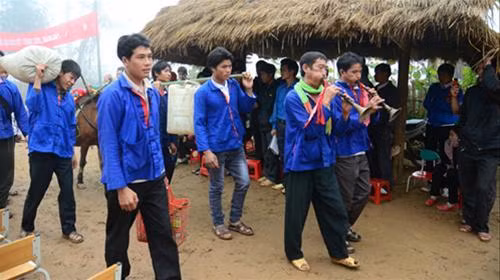 Trong nghi lễ cưới truyền thống của người Phú Lá không thể không có tiếng kèn Pí lè.