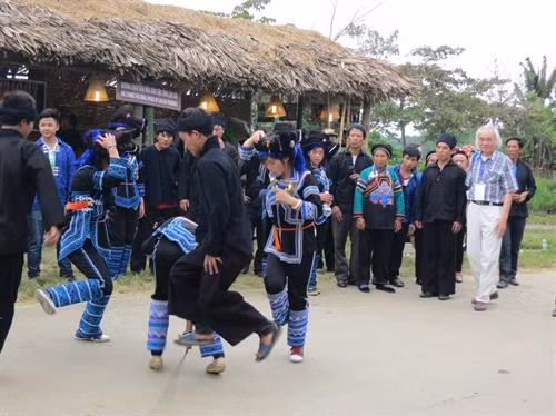 Trò chơi rèn luyện sự dẻo dai của người Hà Nhì.
