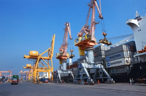 Tàu container cập cảng Tân Vũ. Ảnh: Lâm Khánh- TTXVN Tàu container cập cảng Tân Vũ. Ảnh: Lâm Khánh- TTXVN