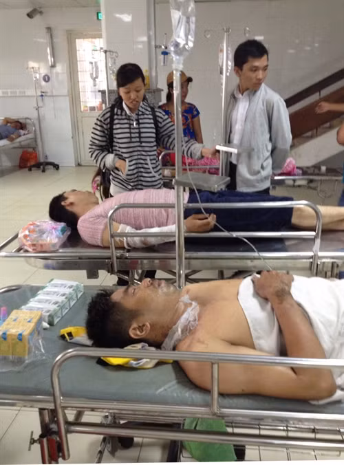 Các nạn nhân bị bỏng đang được điều trị tại khoa cấp cứu Bệnh viên đa khoa tỉnh Bình Dương. Ảnh: Nguyễn Văn Việt- TTXVN Các nạn nhân bị bỏng đang được điều trị tại khoa cấp cứu Bệnh viên đa khoa tỉnh Bình Dương. Ảnh: Nguyễn Văn Việt- TTXVN