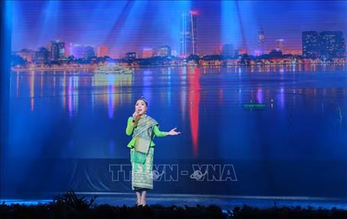 Đoàn nghệ thuật quốc gia Lào biểu diễn khai mạc tuần Văn hoá Lào 2018 tại Việt Nam ảnh 7