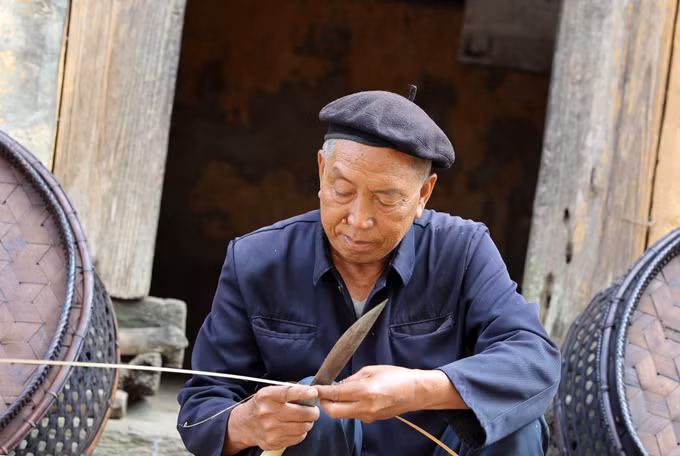 Ly Hờ Suy, người giữ hồn văn hóa của đồng bào Hà Nhì ảnh 2