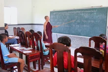 Giữ gìn giá trị văn hóa từ lớp học tiếng Khmer