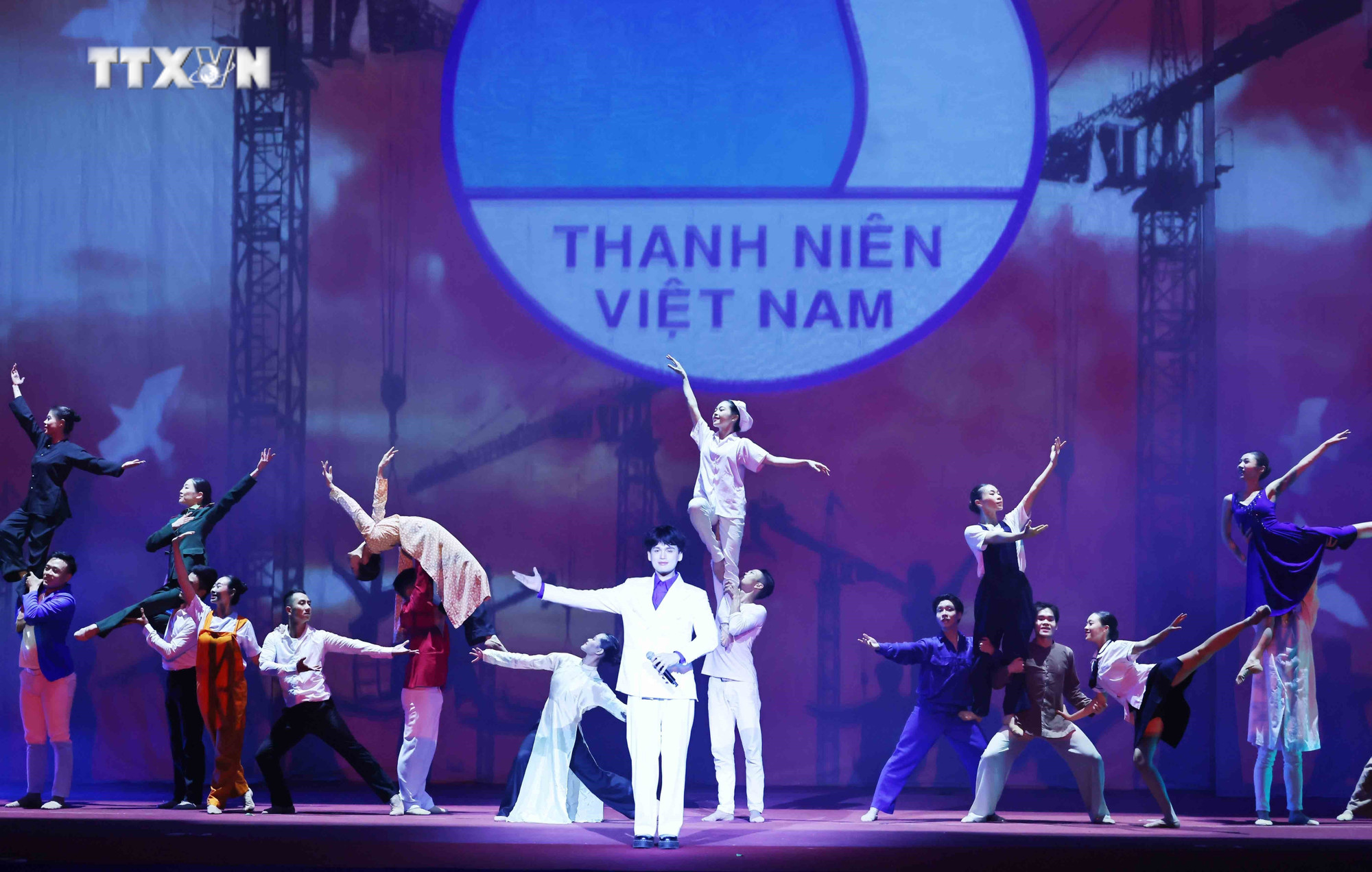 Tiết mục văn nghệ đặc sắc chào mừng đại hội. Ảnh: Minh Đức - TTXVN vna_potal_phien_trong_the_dai_hoi_ix_hoi_lien_hiep_thanh_nien_viet_nam_7762820.jpg