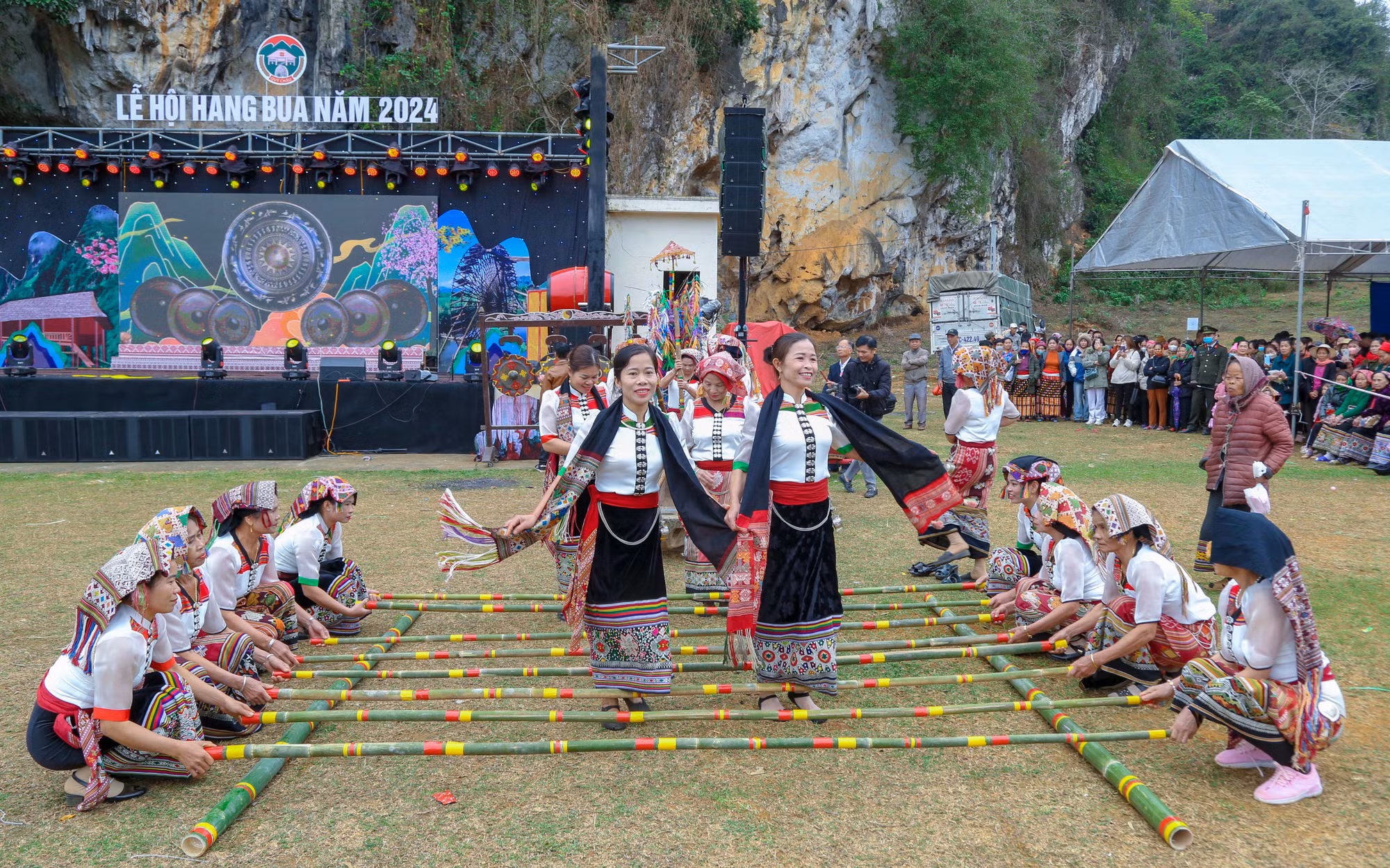 Về Quỳ Châu dự Hội Hang Bua