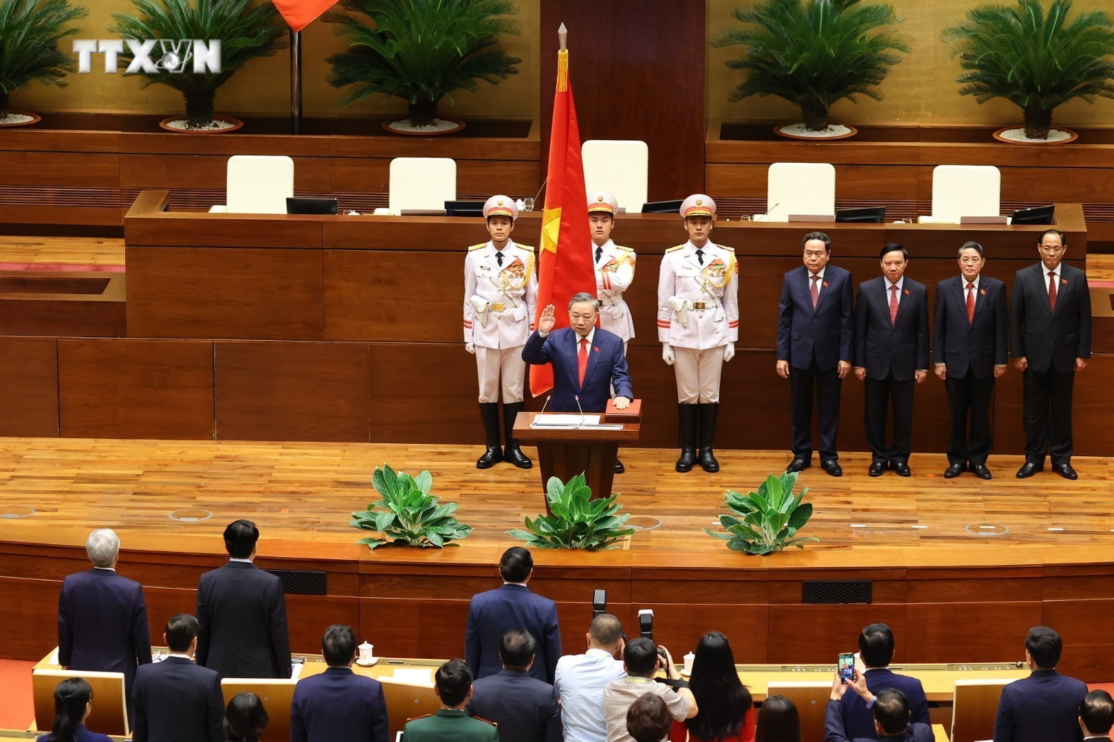 Chủ tịch nước Tô Lâm tuyên thệ. Ảnh: TTXVN vna_potal_dong_chi_to_lam_duoc_bau_giu_chuc_chu_tich_nuoc_chxhcn_viet_nam__7388879.jpg