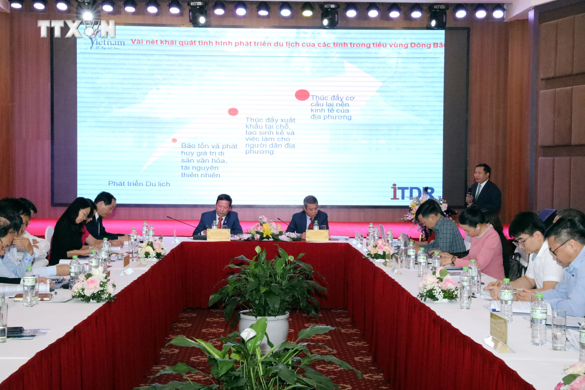 Toàn cảnh Hội thảo. Ảnh: Văn Đạt - TTXVN vna_potal_hoi_thao_khoa_hoc_“du_lich_van_hoa_vung_dong_bac_-_khoi_nguon_va_phat_trien”_7685016.jpg