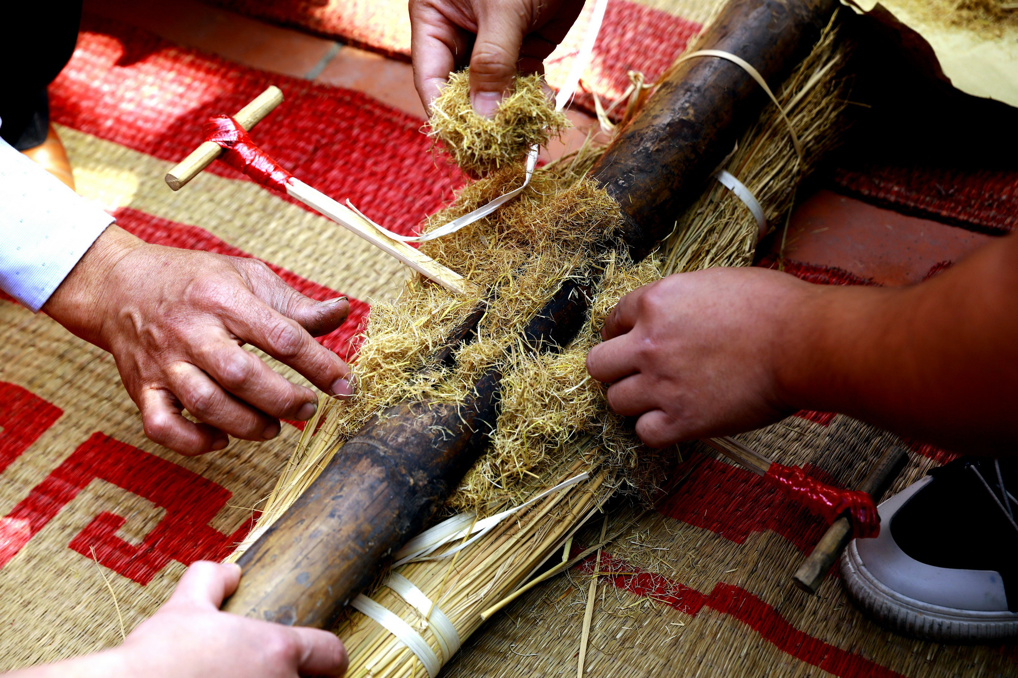 Bùi nhùi dùng để kéo lửa thổi cơm 01.JPG