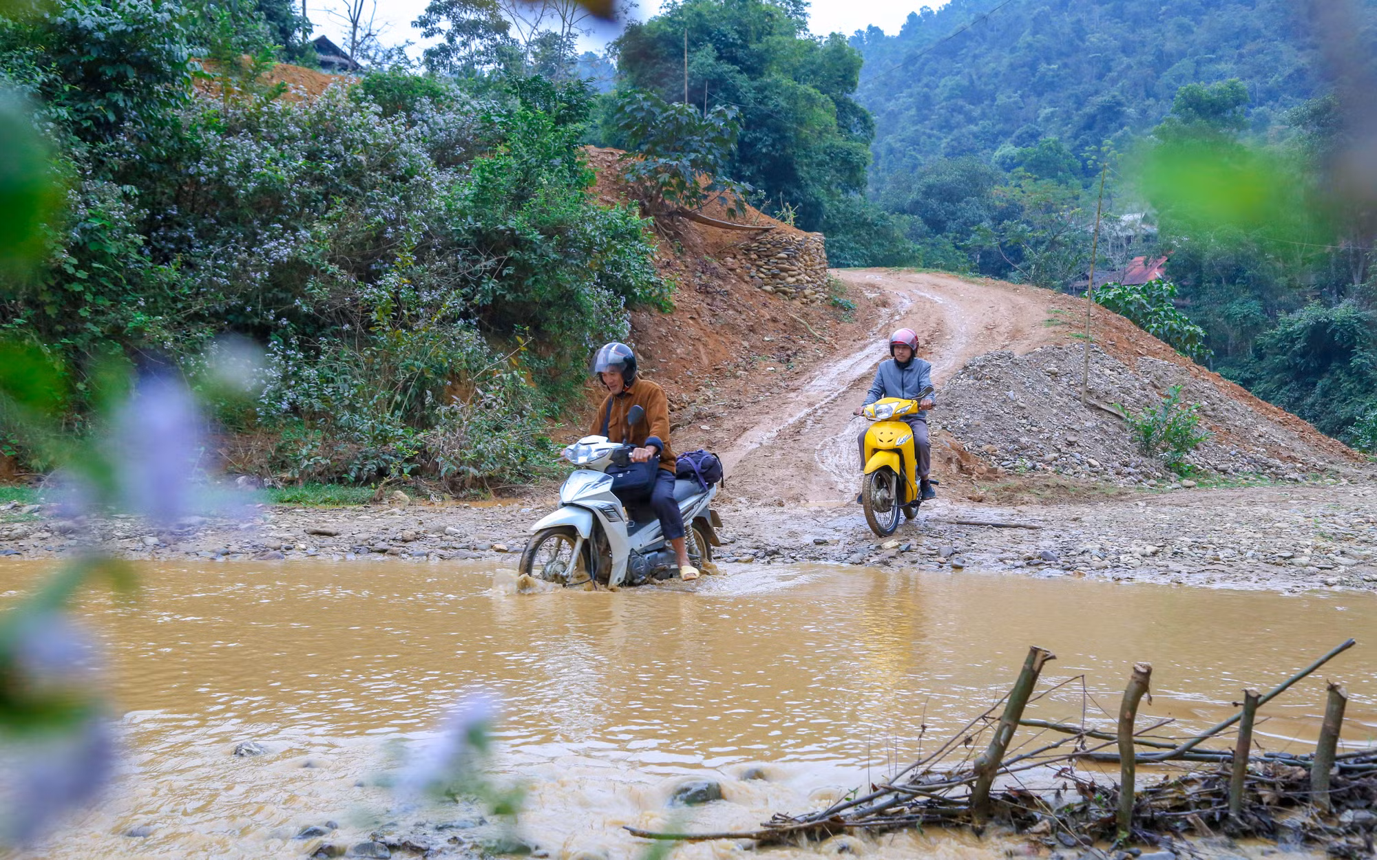 7. cuối tuần là thời gian các thầy được về với gia đình.JPG