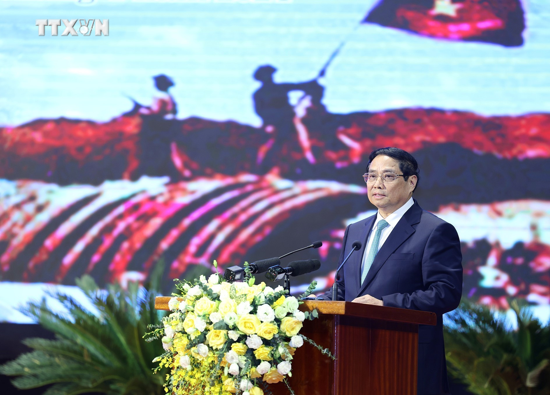 Thủ tướng Phạm Minh Chính phát biểu, tri ân các Chiến sĩ Điện Biên. Ảnh: Dương Giang-TTXVN vna_potal_thu_tuong_pham_minh_chinh_gap_mat_tri_an_cac_chien_si_dien_bien_7326660.jpg