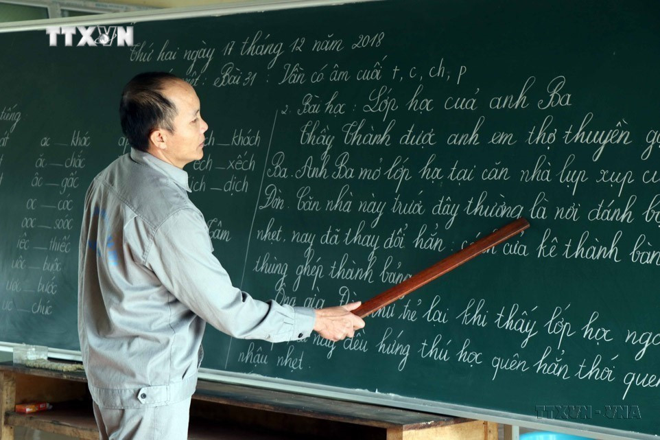 Lớp học xóa mù chữ cho các học viên cai nghiện ma túy tại cơ sở điều trị nghiện ma túy tỉnh Sơn La, với mục tiêu dạy văn hóa và giáo dục phục hồi hành vi, nhân cách cho học viên. Ảnh: Diệp Anh - TTXVN vna_potal_ngay_toan_dan_phong_chong_ma_tuy_266_chung_mot_quyet_tam_-_vi_cong_dong_khong_ma_tuy__7437861(1).jpg